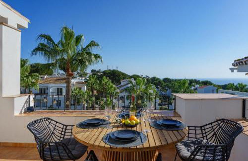 Two bedroom, two bathroom, balcony, pool area, view - Photo 3