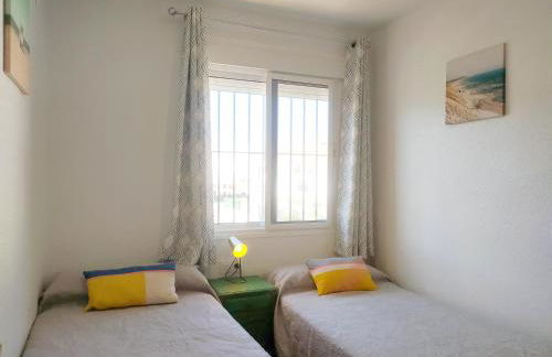 Gran adosado de esquina muy cerca de la playa en la Antilla - Foto 33