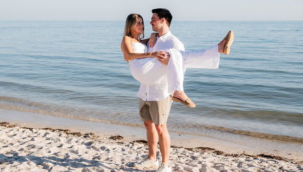 Private Vacation Photoshoot with Photographer in Tybee Island - Photo 3