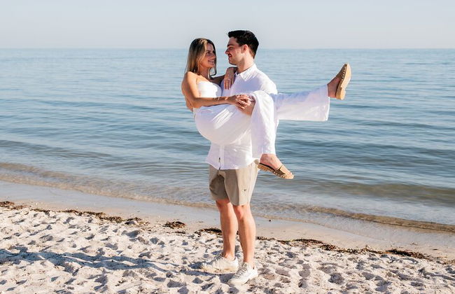 Private Vacation Photoshoot with Photographer in Tybee Island - Photo 3