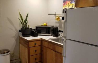 Central 2 bedroom unit with 3 beds and 3 large TVs - Photo 14