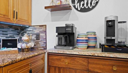 Chic 4BR Home Hot Tub Game Room - Foto 4