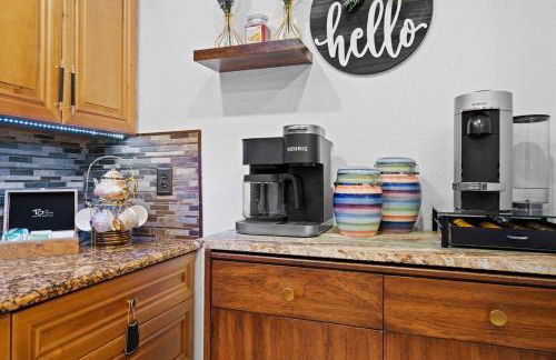 Chic 4BR Home Hot Tub Game Room - Foto 4