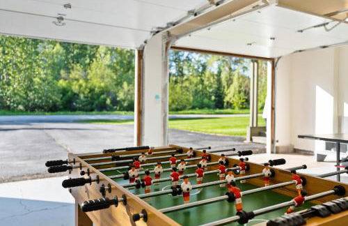 Lux Fly-Fishing Haven near Glacier Park - Hot Tub - Foto 28