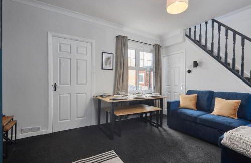 Cosy 3-Bedroom House in Seaham - Street Parking - Photo 34