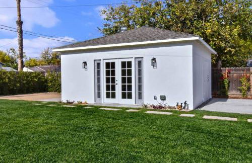 Beautiful 3 Bed Home with a Large Back Yard Outdoor Space - Foto 30