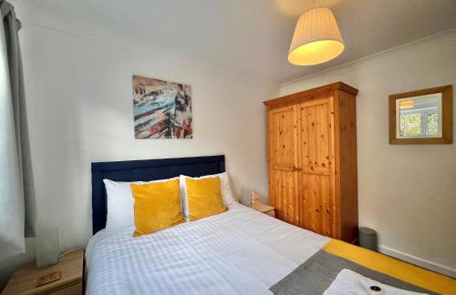 4 Bed Retreat with Balcony & Estuary views - Photo 51