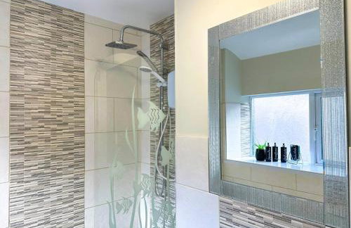 On Trend 3 Bedroom Home In Maerdy near Attractions - Foto 21