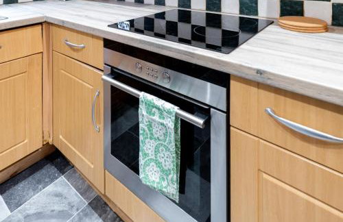 Purley House-Sleeps 8-Near Gatwick-Games Room - Foto 8