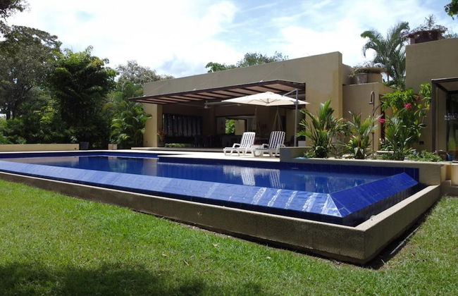 w Beautiful 4BR Villa at Mesa de Yeguas - Photo 1