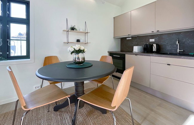 Vibrant Apartment on Bustling Street, Above a Restaurant - Perfect for Tourists, - Foto 30