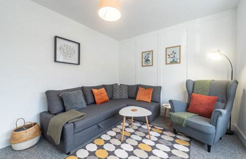 Briants, for Families & Contractors - Free Parking - Photo 22