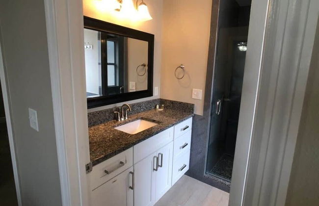 Beautiful Remodeled Private Pool Home - Foto 16