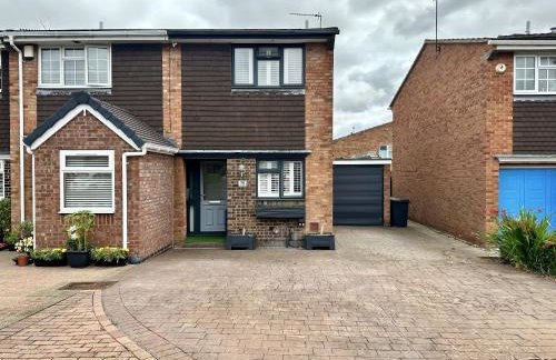 Fantastic 2-Bed House with Parking - Hosted by Hutch Lifestyle - Foto 48