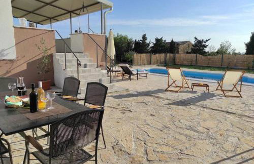 Kuća za odmor M&J s grijanim bazenom - Photo 40