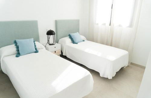 Apartamento nuevo junto al mar con plaza de garaje!! Perfecto para familias - Photo 37