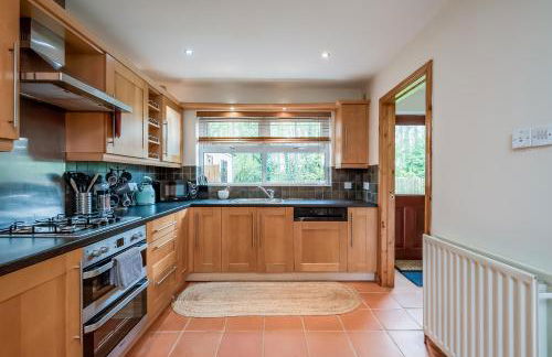 Stylish & spacious 3 bedroom entire house in Lisburn with parking - Foto 8
