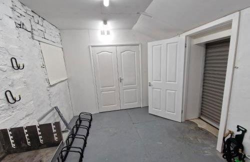 Lewis Gethin House, Newly renovated cottage sleeps 9, close to bike park wales - Photo 6