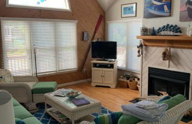 Pets OK Rest A Shored A Secure and Comfortable Home Flat Screen T Vs In All Rooms Fully Stocked With Plenty Of Amenities Private Inground Pool Gas Fireplace Rents Sat to Sat Full Weeks only - Foto 2