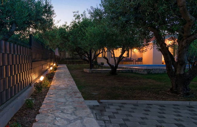 Hidden Gem Holiday Home With Pool in Kastel Stafilic - Foto 25