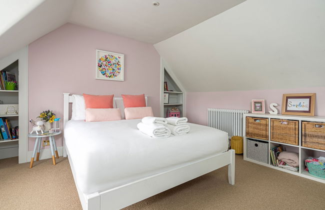 Chic and Colourful Family Home by Underthedoormat - Foto 25