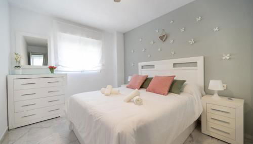 WintowinRentals Terrace, Pool, Parking in Cala del Moral - Photo 4