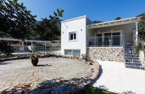 Family Villa Basilicata Gloria with Private Heated Pool, BBQ & Kid's Play Area - Foto 48