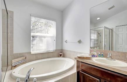 Valrico's Hidden Gem A Stunning 3-Bedroom Oasis Awaits! - Foto 43