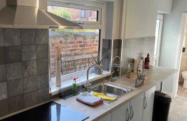 Spacious 2-Bedroom House In Stockton Heath With Free WiFi By Amazing Spaces Relocations Ltd - Foto 12