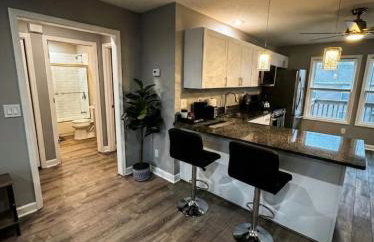 Spacious 2BR Apt with Balcony and 2 King Beds Sleeps 6 - Foto 35