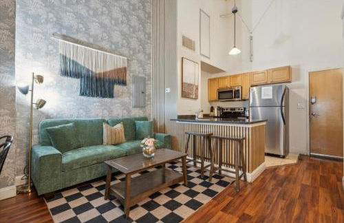 Sleeps 4! 2BR, Gym, Paid Parking, Close to Major Attractions - Foto 1