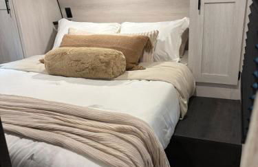 Modern Luxury RV Retreat, Your Cozy Tiny Home - Foto 56