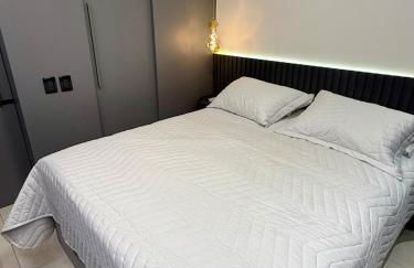 Flat moderno e confortável - excelente localização - Foto 18