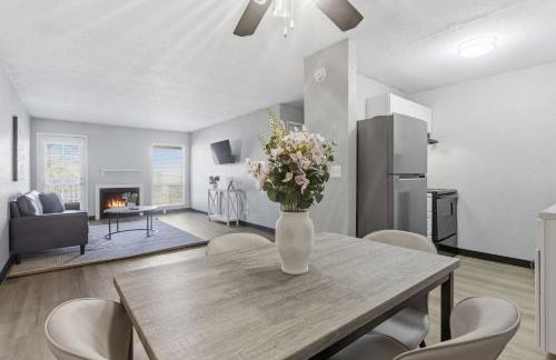 Comfortable bedroom and cozy living space - Foto 3