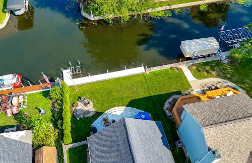 Sleek Getaway on Lake Wawasee with Private Dock! - Foto 39