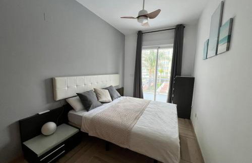 Modern apartment with a big pool and free parking - Photo 14