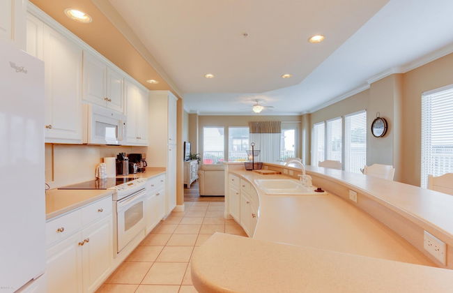 Comfortable Modern Condo with Amazing Ocean View from 750 sqft Balcony - Unit 0107 by RedAwning - Foto 8