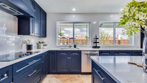 Stunning Lake House with a Pool and Hot Tub - Foto 3