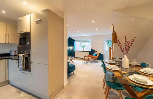 Modern 4-Bedroom Home, Ideal for Relocation, Ideal for Leisure Stays, Guests 8, Free WiFi - Foto 7