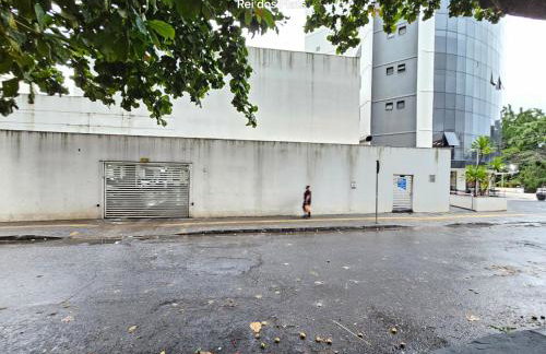 EDIFÍCIO ESSENCIALE PREMIER, 34º ANDAR, VAZADO, DE FRENTE A ENTRADA DO FLAMBOYANT SHOPPING, COM ESTACIONAMENTO GRÁTIS, COZINHA, FECHADURA ELETRÔNICA, WI-FI, TV COM ROKU, PISCINA, LAVANDERIA SEM CUSTO ADICIONAL By REI DOS FLATS - Foto 28