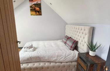 Luxurious, Unique & Elegant Cottage with Hot Tub - Foto 21