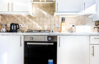 Cozy Family-Friendly House (3mins from Erith and Slade Green station) - Photo 9