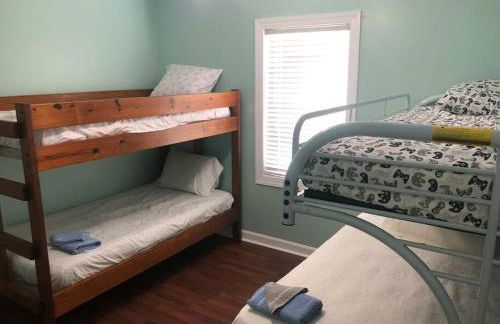 Cozy Home in Central Morehead 5min from the Beach - Foto 17