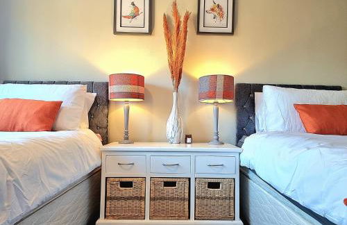 Spacious 4 Bed Holiday Home with Hot Tub & Parking near Matlock Peak District - Foto 39