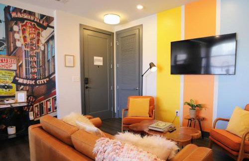 Nashville Oasis at The Muse Modern 2BR with Balcony Rooftop Views - Foto 43