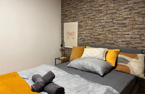 Frankfurt Work and Rest- 4 Bedrooms- 2 WCs- free Parking- 5 Queen size beds- Fast WiFi- roller shutters - Foto 33