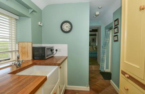 Bumble Bee - Photo 12