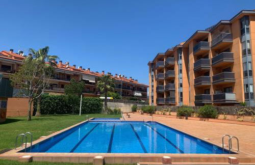 Bright & spacious 2BR in Fenals with pool view - Foto 2
