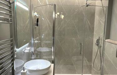 Two bedroom apartment with private parking - Photo 20