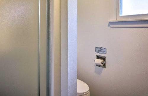 Lakefront Gem with Screened Porch and Game Room! - Foto 19